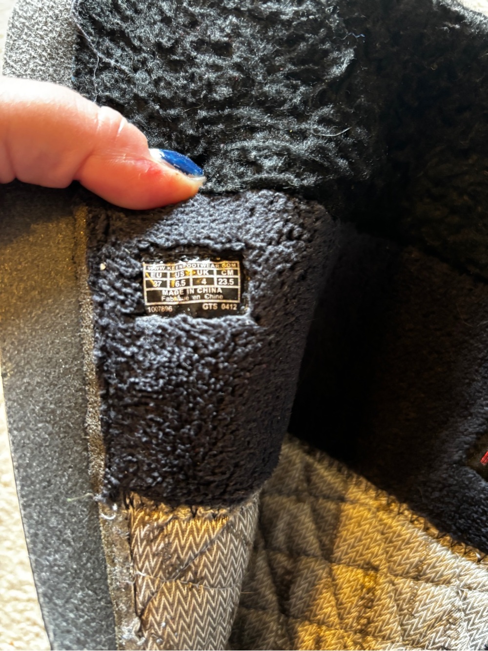 Keen Black Quilted Women's Winter Boots with Faux Fur Trim - Picture 6 of 7